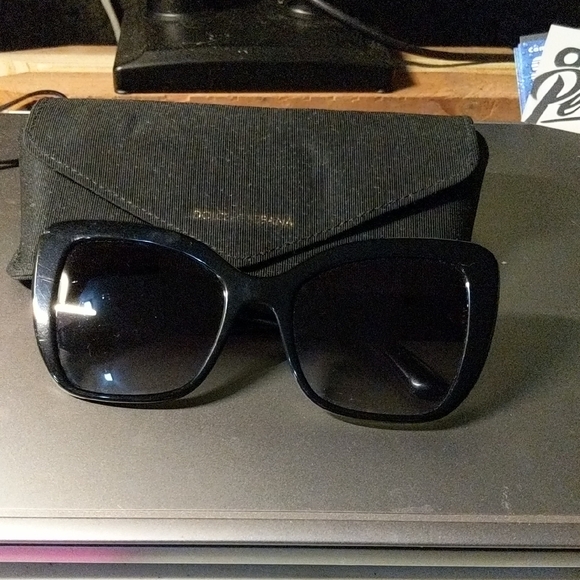 Dolce & Gabbana Black Oversized Cat-Eye Sunglasses main image 13